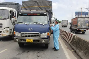 Chốt kiểm soát COVID-19 cửa ngõ TP.HCM bố trí thêm mã QR khai báo y tế