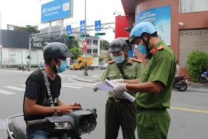 Từ 1-10, Công an Phú Nhuận sẽ kiểm tra ngẫu nhiên người đi đường