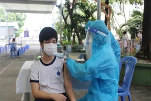 TP.HCM: Quận Bình Thạnh đang tiêm vaccine COVID-19 cho học sinh từ 12 tuổi