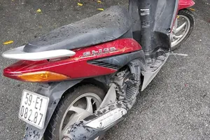 Giật iPhone X sau đó quay lại xin lỗi nạn nhân và chiếc xe Click vô chủ 