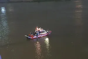 Công an huy động lực lượng tìm cụ ông 78 tuổi nghi nhảy cầu Thủ Thiêm 