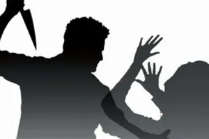 Bị chồng tấn công bằng dao vào cổ vì hỏi không trả lời