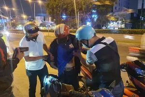 Bình Thạnh: Nhóm thiếu niên đi 'bão' chạy tán loạn khi thấy tổ 363