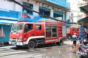 Mâu thuẫn tình cảm, đốt nhà bạn gái bằng can dầu 18 lít