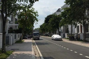 Vào khu chung cư cao cấp lừa bé trai lấy xe đạp 