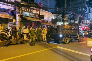 Bình Thạnh: Tông trực diện giữa xe tải và xe máy, 2 cô gái bị trọng thương 