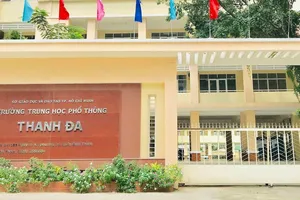 3 nam sinh ngất xỉu khi sử dụng thuốc lá điện tử 