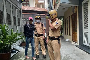 Bị CSGT Phú Nhuận truy đuổi, kẻ cướp dùng kéo chống trả