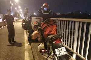 Chỉ trong vài giờ, liên tiếp 2 vụ nhảy cầu ở TP.HCM 