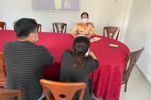 Từ clip trên mạng, CSGT lập biên bản tài xế xe buýt vượt đèn đỏ ở TP.HCM 