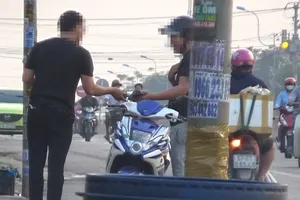 Vụ làm giả giấy tờ ở Bình Dương: Đã chuyển cho Công an điều tra 