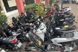 CSGT ngăn khoảng 100 quái xế hẹn nhau đi bão 