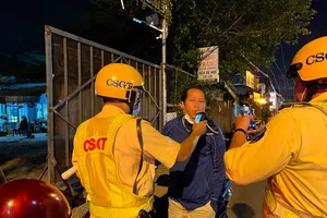 Xưng là ‘người vô danh’, cù nhây với CSGT