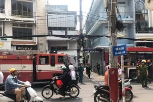 Cháy căn nhà 5 tầng trong hẻm ở Phú Nhuận