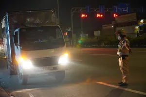 Tài xế chở quá tải: ‘Chủ xe kêu sao thì chở vậy’ 