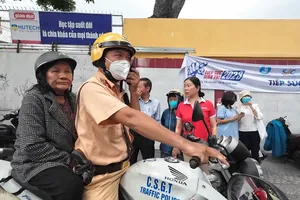 CSGT TP.HCM kịp thời hỗ trợ một thí sinh lạc CCCD trước giờ vào thi 