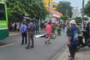 Bình Thạnh: Nam thanh niên bị xe buýt cán qua