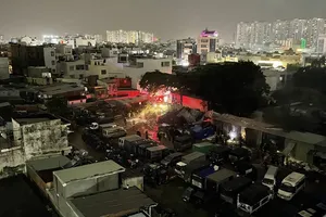 Vụ cháy kho vải vụn ở Tân Phú: Kịp cứu hơn 20 ô tô đỗ sát kho