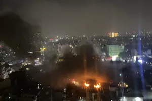 Cháy kho chứa vải vụn ở Tân Phú 