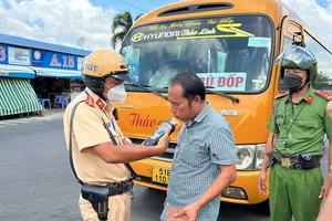 3 ngày cao điểm ra quân, CSGT TP.HCM xử phạt 479 xe khách, xe container