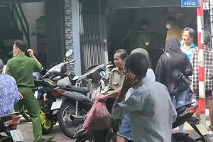 Điều tra một người nghi người nghi tự đốt nhà ở quận 8