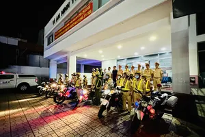 TP.HCM: 10 cụm CSGT kiểm tra nồng độ cồn, ma túy
