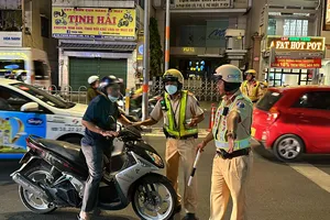 TP.HCM: Nhiều người vi phạm nồng độ cồn bỏ xe, viện lý do 'khó đỡ'