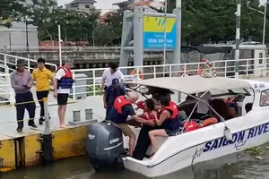 Cứu một phụ nữ nhảy cầu Sài Gòn với lời nhắn ‘thiêu và rải tro cốt xuống biển’