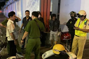 CSGT TP HCM bắt kẻ nghi trộm xe taxi rồi gây tai nạn 