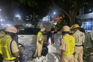 Kịch tính truy bắt vận chuyển thuốc lá lậu ở TP.HCM