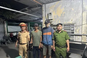 Bắt 2 đối tượng trộm lưới rọ đá công trình gia cố bờ sông