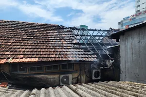 Cháy một căn hộ ở cư xá Vĩnh Hội