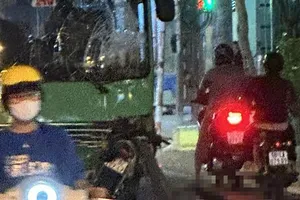 Xe máy đối đầu xe buýt ở quận 8, một người thiệt mạng
