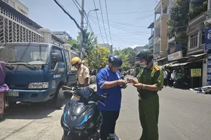 CSGT Bình Thạnh xử phạt hàng loạt học sinh vi phạm giao thông