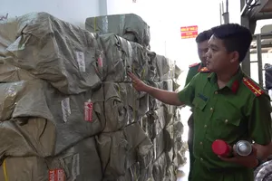 Công an quận 11 bắt giữ lô hàng bình xịt dầu chống rỉ sét giả mạo nhãn hiệu