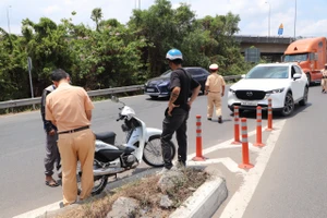 Dựng hiện trường vụ ô tô va chạm giao thông rồi bỏ chạy ở TP Thủ Đức