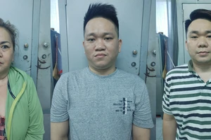 Bắt 3 mẹ con bán ma tuý trong hẻm ở quận 1