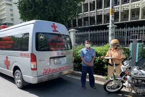 Phòng CSGT TP.HCM tổng kiểm tra xe lắp thiết bị ưu tiên