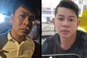 1 phụ nữ vừa xuống taxi thì bị 2 thanh niên giật dây chuyền