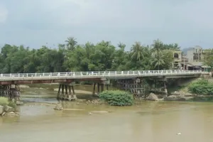 Quảng Ngãi: Cấm lưu thông qua cầu Sông Vệ cũ khi lũ ở báo động 3