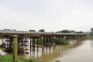 Cầu sông Vệ cũ xuống cấp, dân lo lắng mỗi khi qua sông