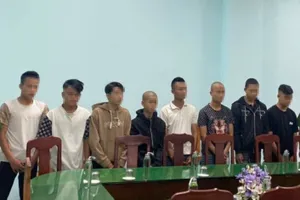 Bốc đầu xe quay video khoe Facebook, 8 thanh niên ở Quảng Ngãi bị khởi tố