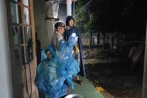 Quảng Ngãi: Mưa lớn, khẩn cấp di dời người dân trong vùng nguy cơ sạt lở