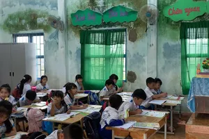 Nỗi lo của học sinh, giáo viên dưới ngôi trường xuống cấp trầm trọng