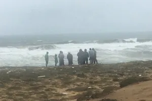 Quảng Ngãi: Sóng đánh chìm tàu cá, một người mất tích, một người tử vong