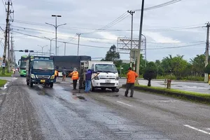 Quốc lộ 1A đoạn qua Quảng Ngãi nhiều ổ gà, vá xong lại bong tróc 