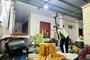 Video: Làng nghề đường phèn đỏ lửa suốt trăm năm ở Quảng Ngãi