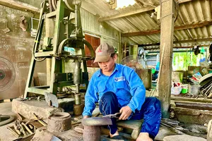 Video: Tết về rộn ràng ở làng rèn 300 năm tuổi tại Quảng Ngãi