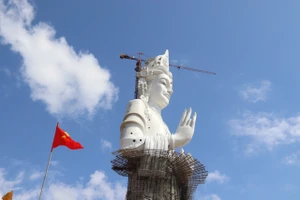 Chiêm ngưỡng tượng Phật Quan Âm cao nhất Đông Nam Á