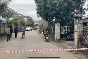 Quảng Ngãi: Chồng tạt xăng làm cháy chết vợ